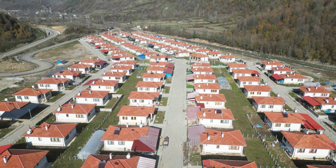 Bartın'da baraj için evlerini boşaltan vatandaşlar TOKİ konutlarında köy hayatı yaşıyor