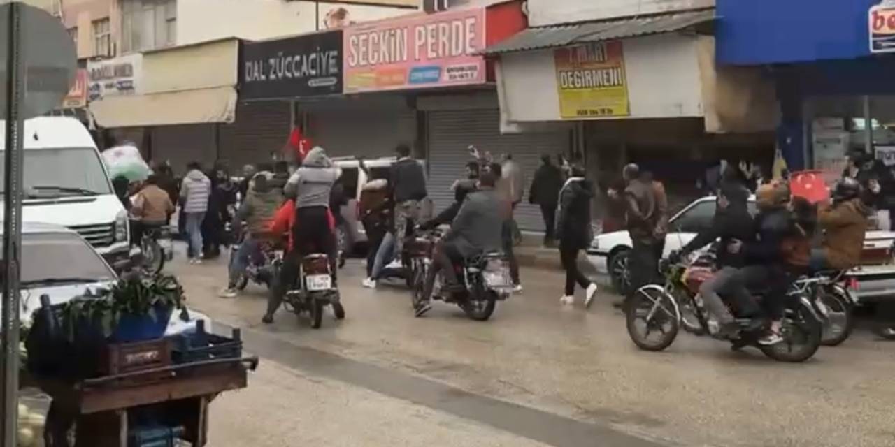 Osmaniye'de Suriyeliler yönetimin düşmesini kutladı