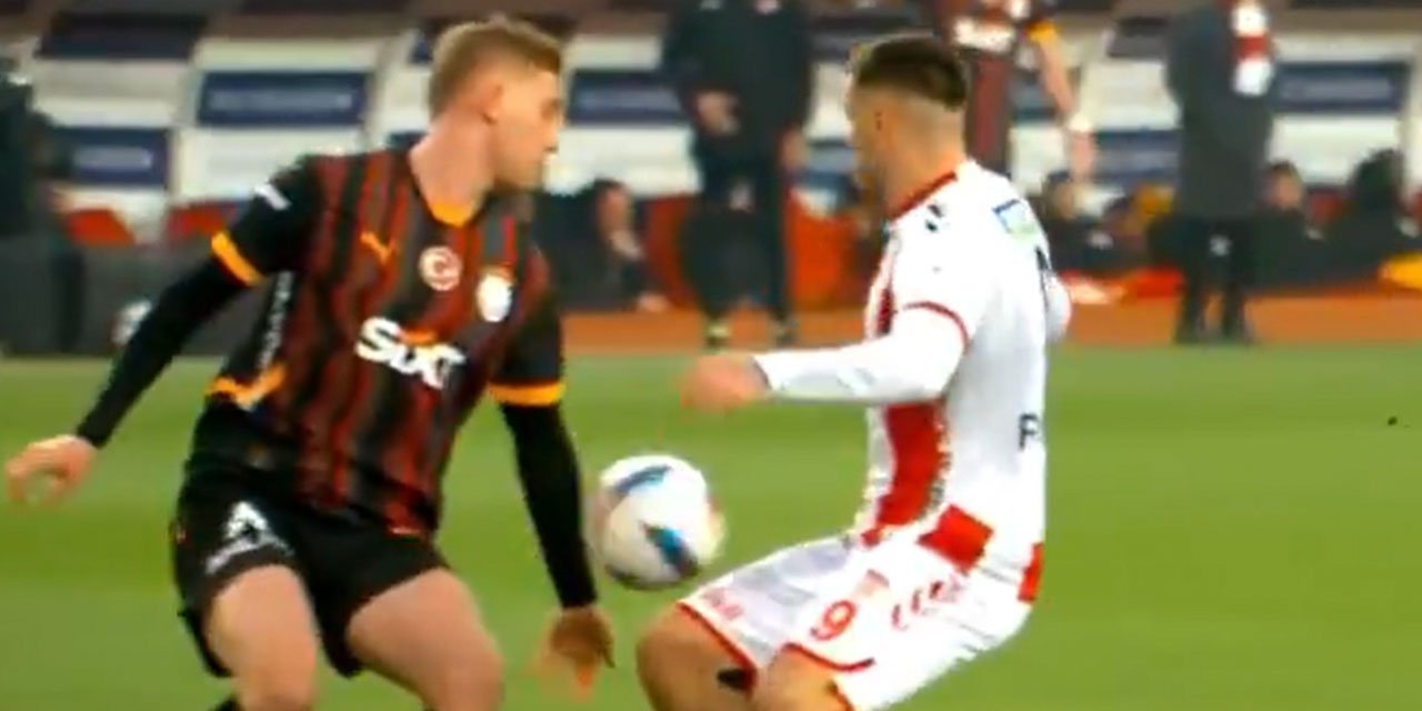 Galatasaray 10 kişi kaldı