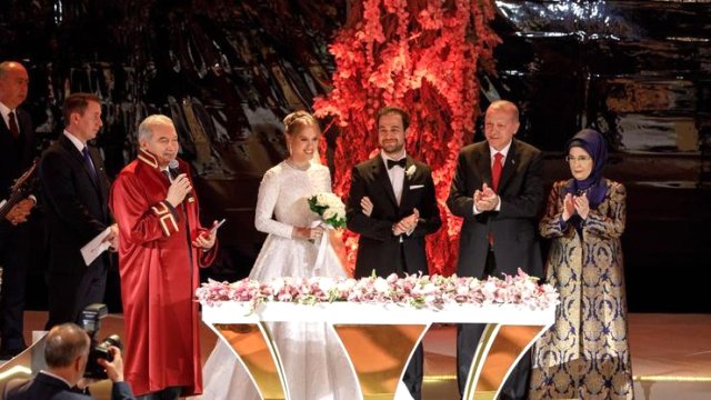 Demirören ailesinin düğününde kötü sürpriz