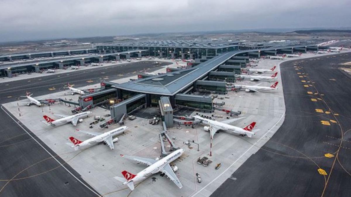 Yeni havalimanındaki Türkiye ilanı sosyal medyada olay oldu! Bir tepki de Özdağ'dan geldi