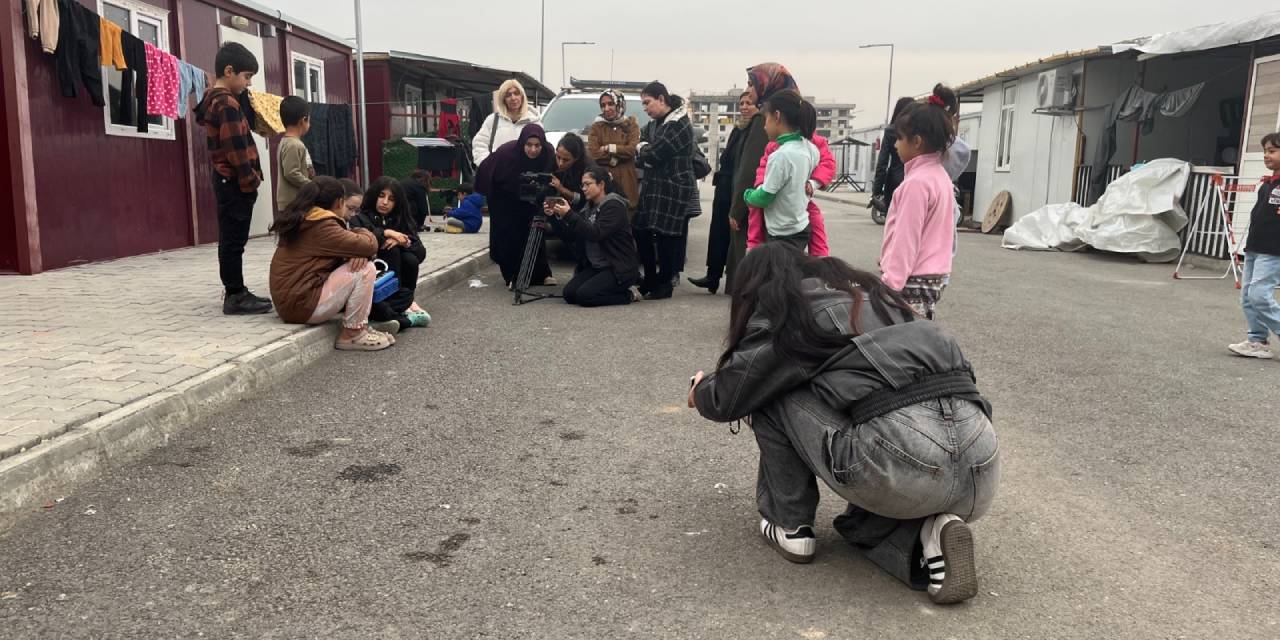 Film çekimi eğitimi alan depremzede kadınlar sahaya çıktı