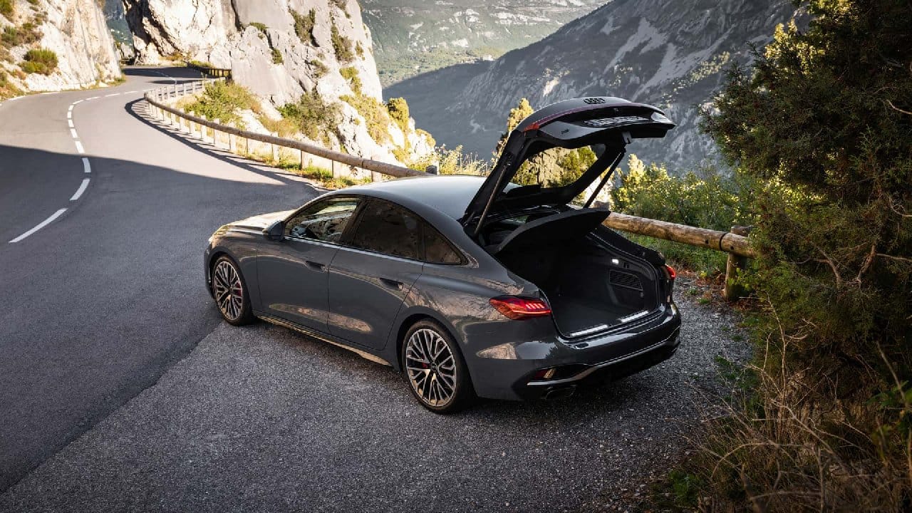 Audi A4'ün tahtını sallamaya geldi. Türkiye pazarındaki satış fiyatı belli oldu