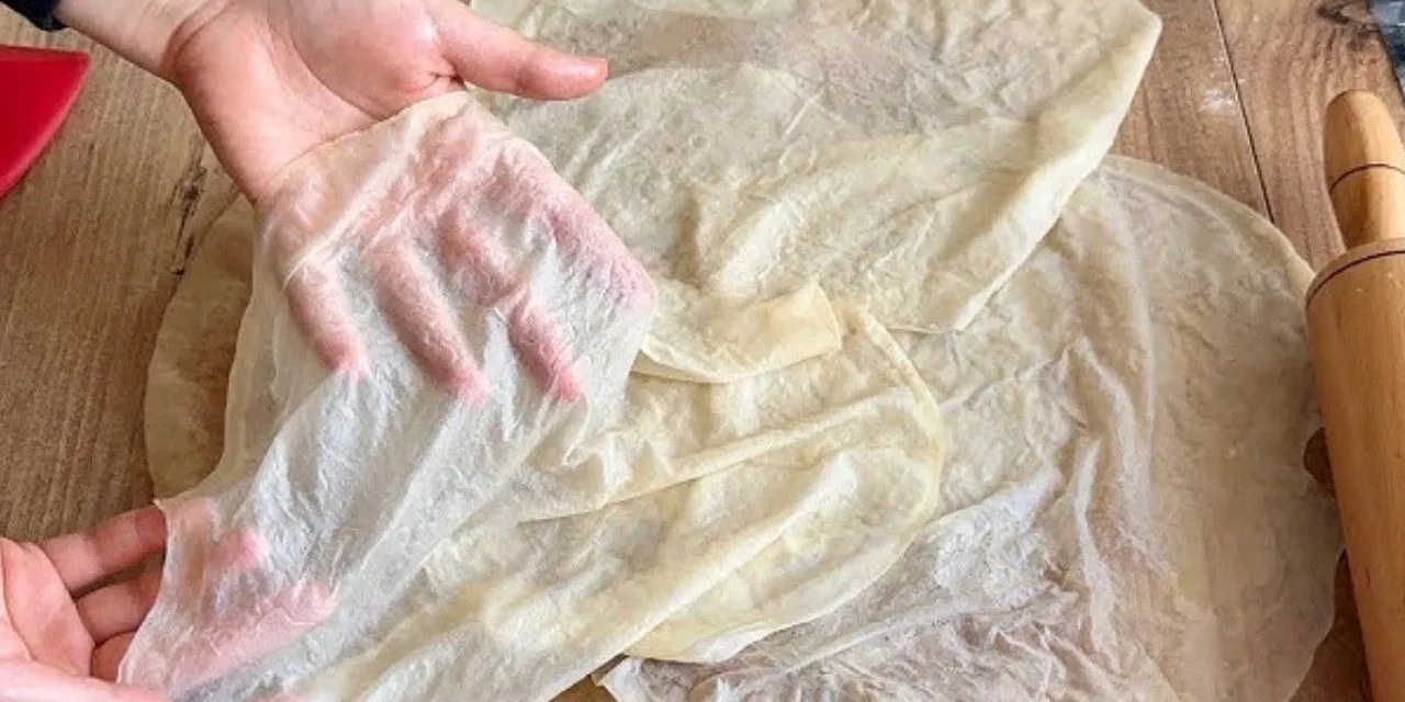 1 kaşık eklenince yufka yırtılmadan açılıyor