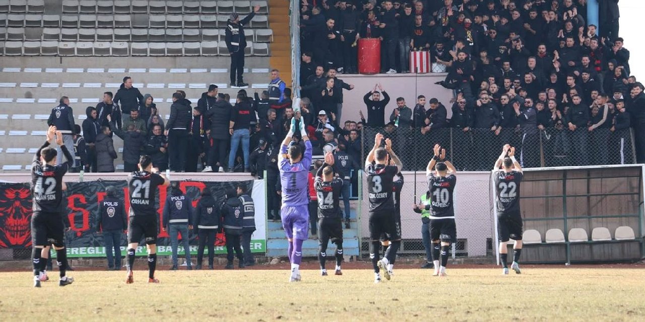 Eskişehirspor taraftarı Ereğlispor maçında tribünleri boşalttı