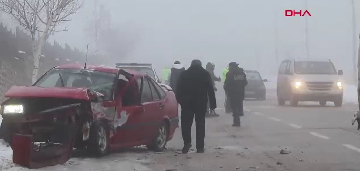 Türkiye'nin doğusu sis ve buzlanmaya teslim oldu. Bir zincirleme kaza daha