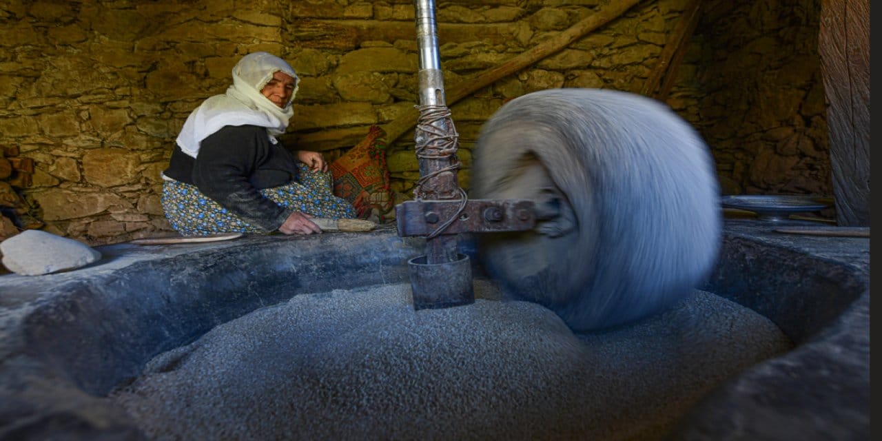 150 yıllık değirmende pirinç üretiyor