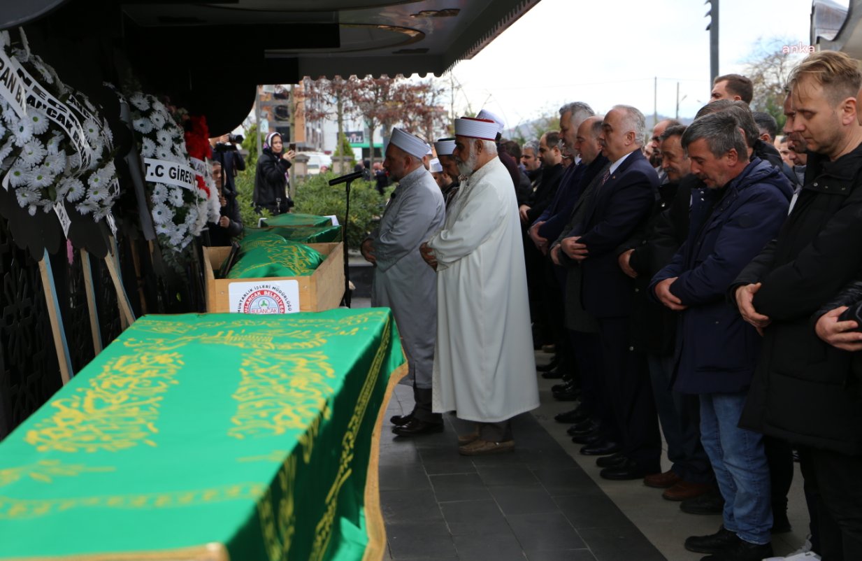 Artvin’de heyelanda yaşamını yitiren 4 arkadaş toprağa verildi