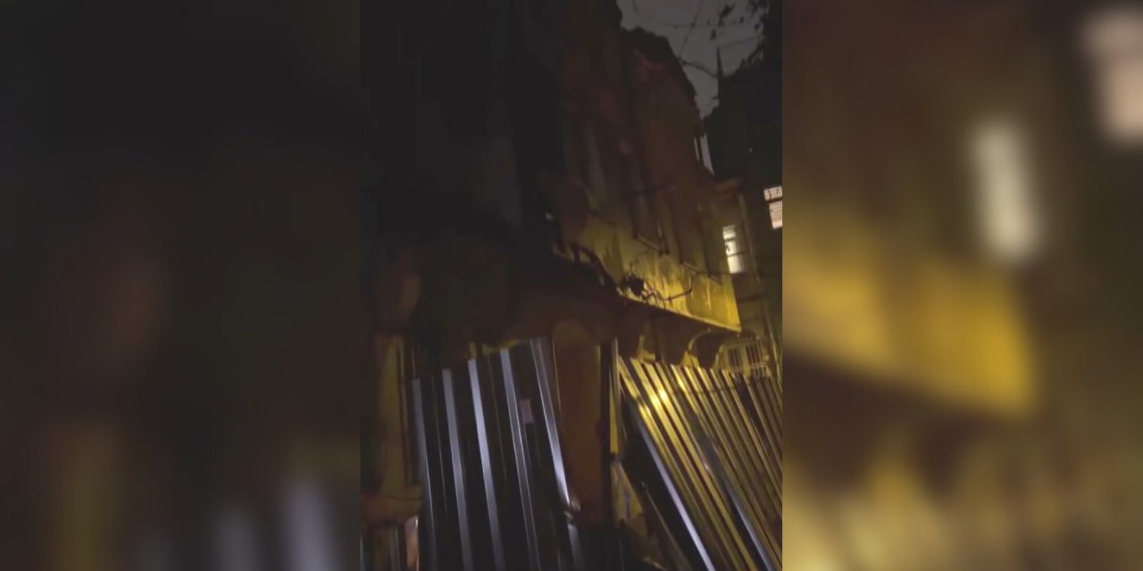 Fatih'te bina çöktü. 3 bina tahliye edildi