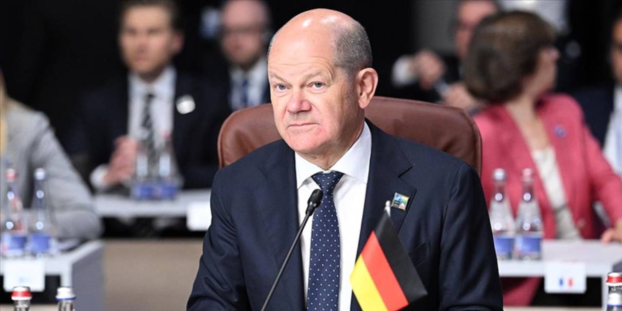 Almanya Başbakanı Scholz güvenoyu talebinde bulundu