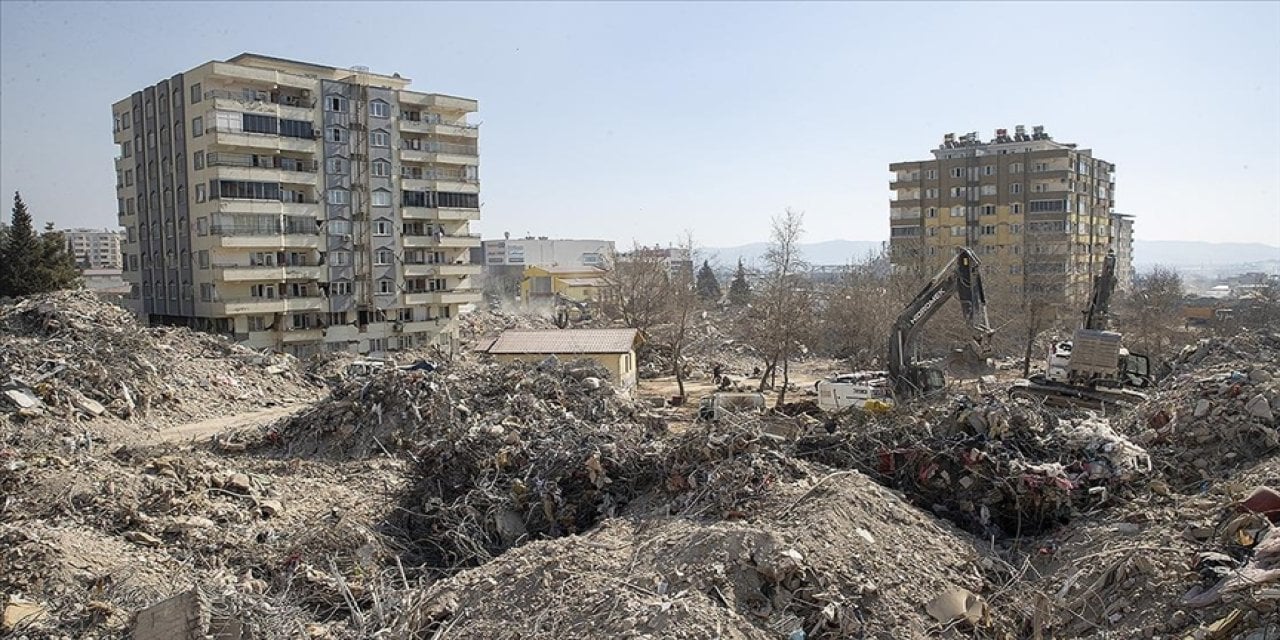 Ebrar Sitesi yapsatçısının cezası belli oldu. Depremde 96 kişi hayatını kaybetmişti