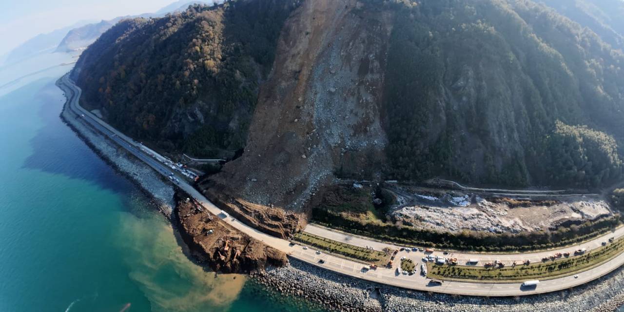 Artvin'de 100 bin ton toprak kaydı. Uzman isimden korkutan deprem uyarısı