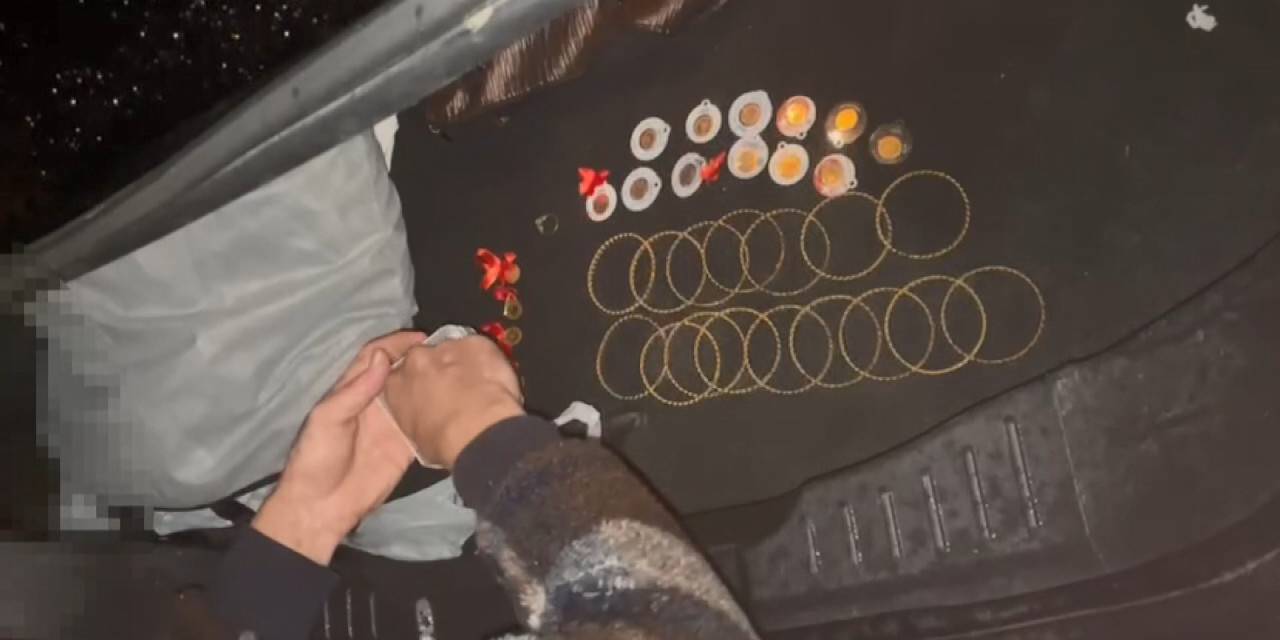 2,5 milyon liralık ziynet eşyasını kendi eliyle hırsızlara teslim etti