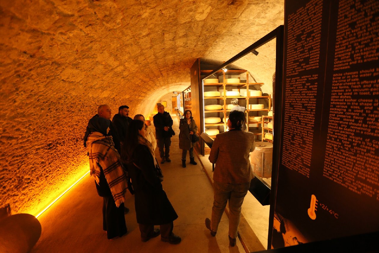 Hollanda'dan sonra ilk kez Kars'ta açıldı. Vatandaşlar akın akın geldi