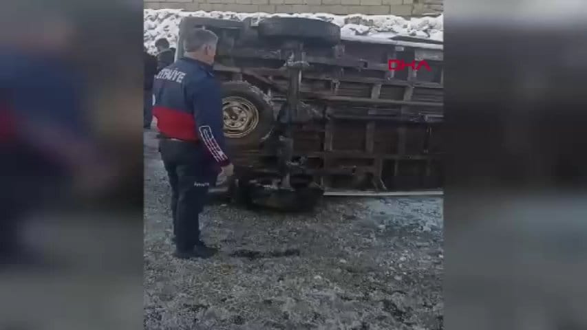 Öğretmenleri taşıyan servis devrildi 12 yaralı