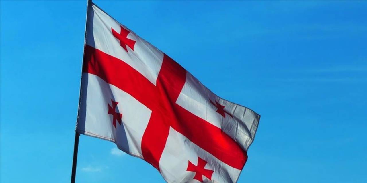 Gürcistan cumhurbaşkanını seçiyor. Tek aday eski futbolcu