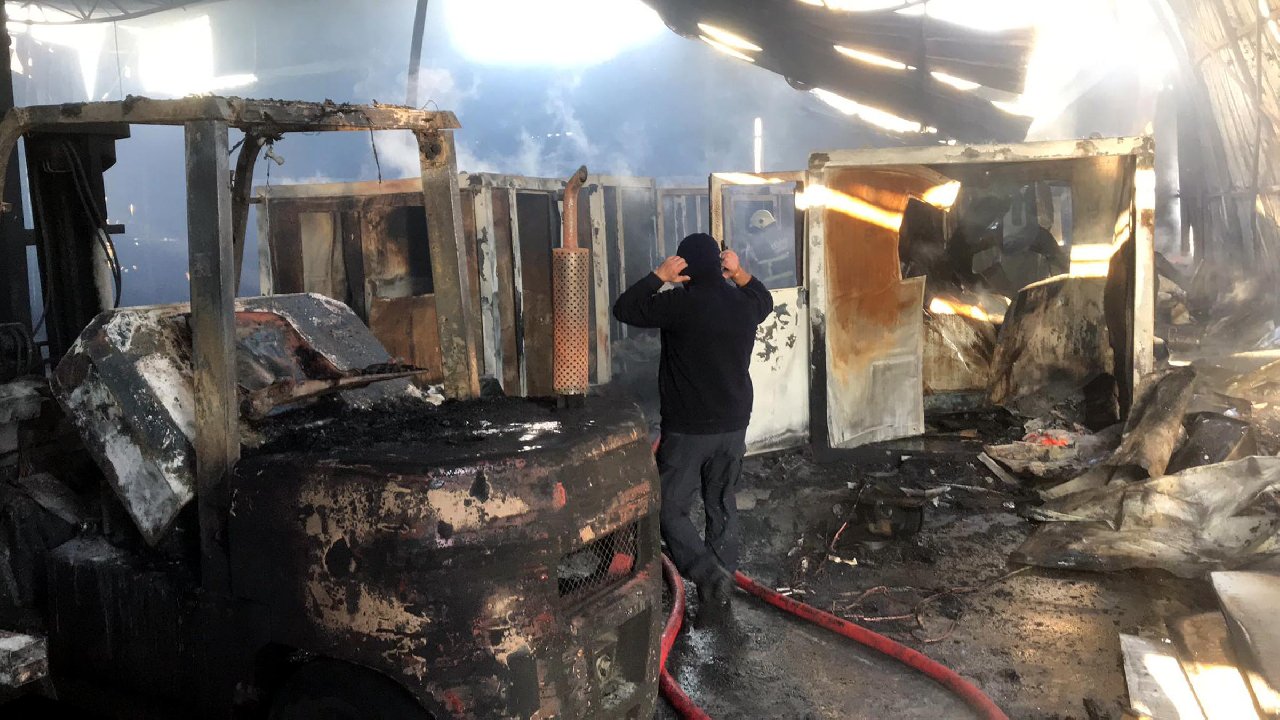 Tekirdağ'da konteyner üreten işletmede yangın