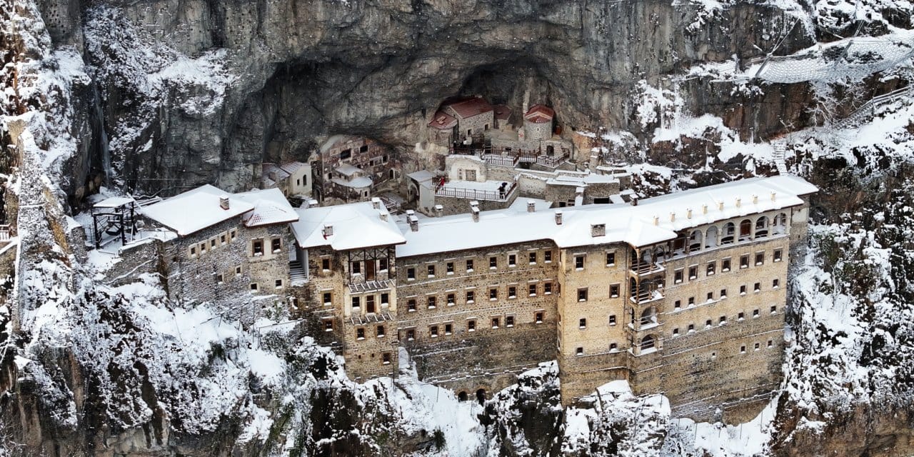 Sümela Manastırı hayran hayran baktırdı