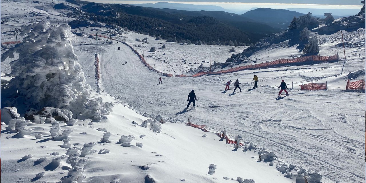 Kartalkaya’da kar kalınlığı 1 metreyi aştı