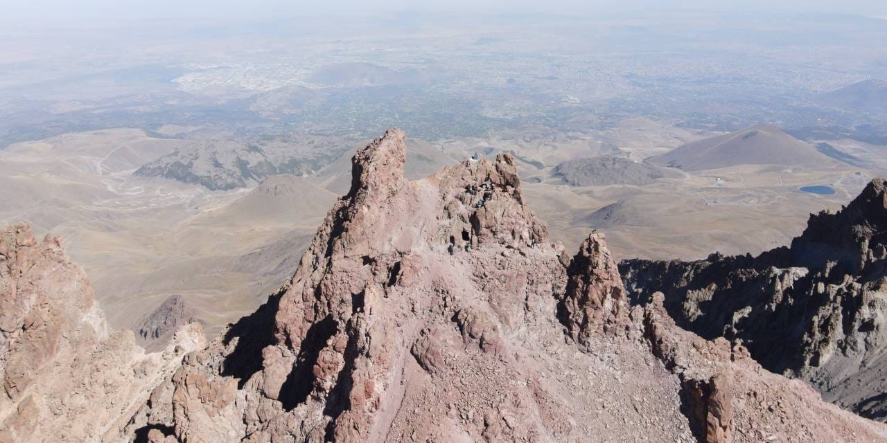 Erciyes’te sırlarla dolu bir mağara: 3 bin yıllık tapınak