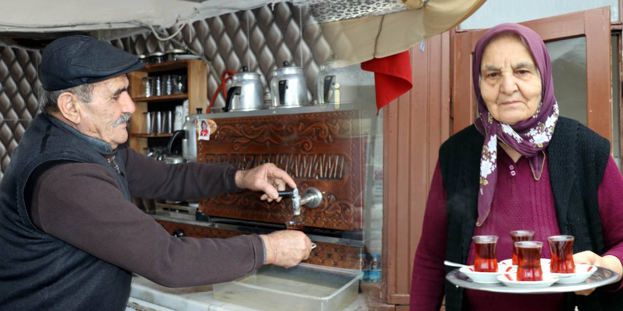 55 yıllık sevgi çay ocağında demleniyor