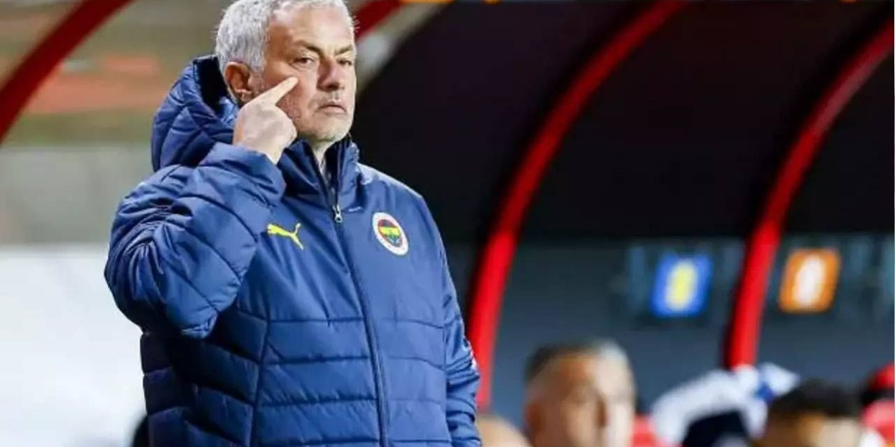 Fenerbahçe Başakşehir ilk 11 belli oldu. Mourinho'dan flaş karar