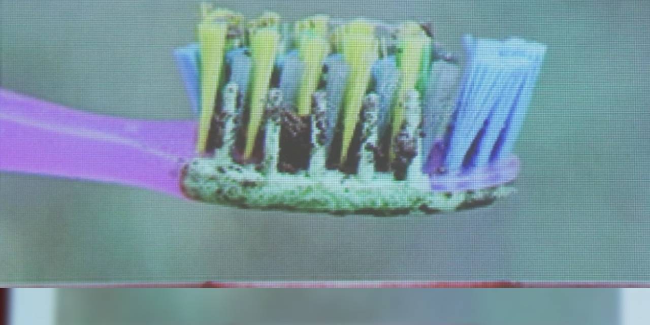 6 kişilik aile aynı diş fırçasını kullanmış