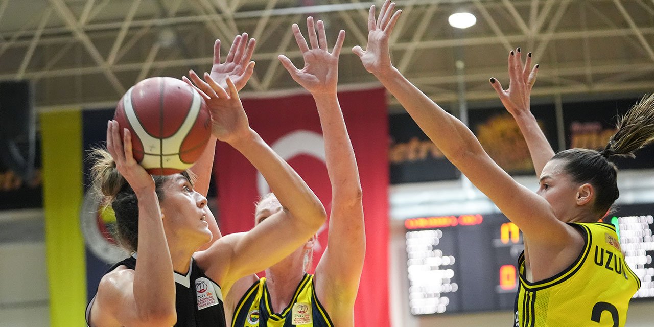 Derbinin galibi Fenerbahçe. Beşiktaş'ı devirdi