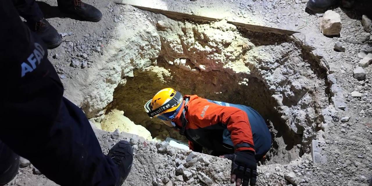 AFAD'ın Sednaya Hapishanesi'nde arama kurtarma çalışmaları
