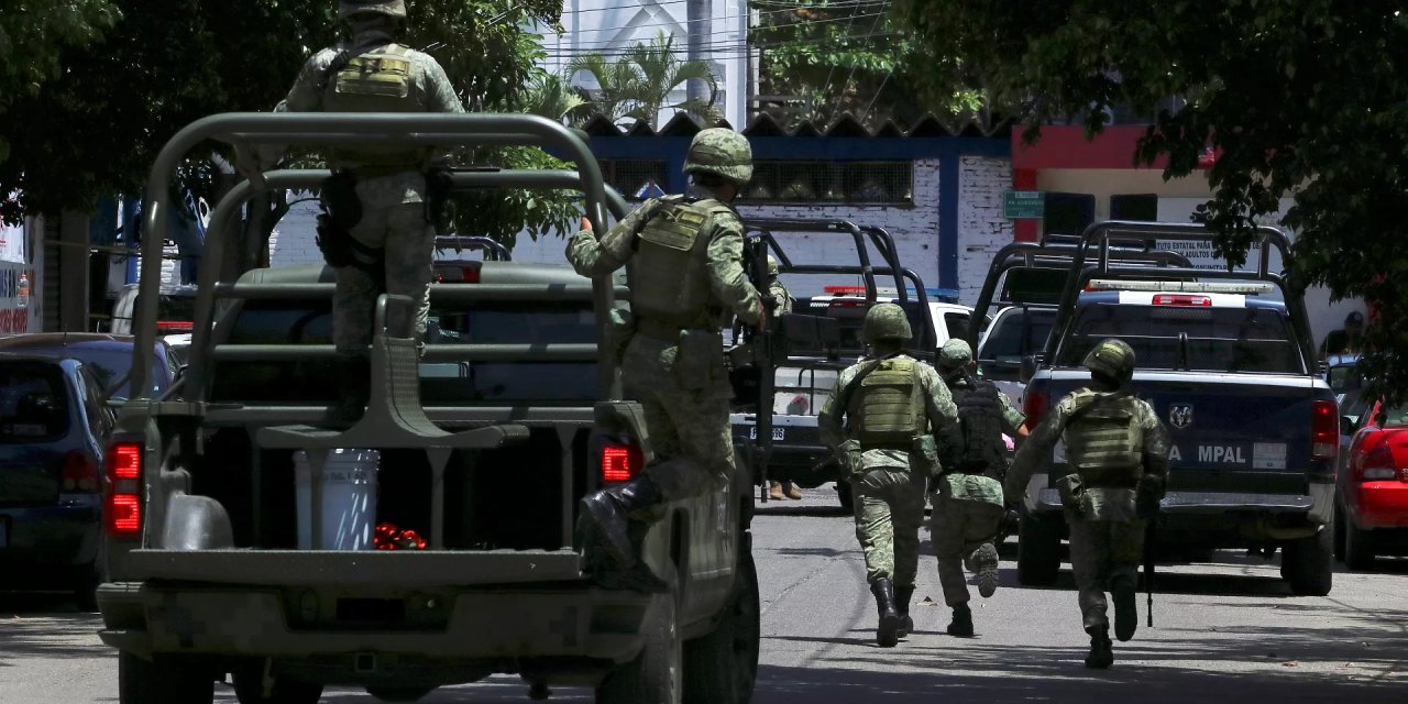 Yetkilerini kötüye kullandığı için 100'den fazla polis gözaltına alındı