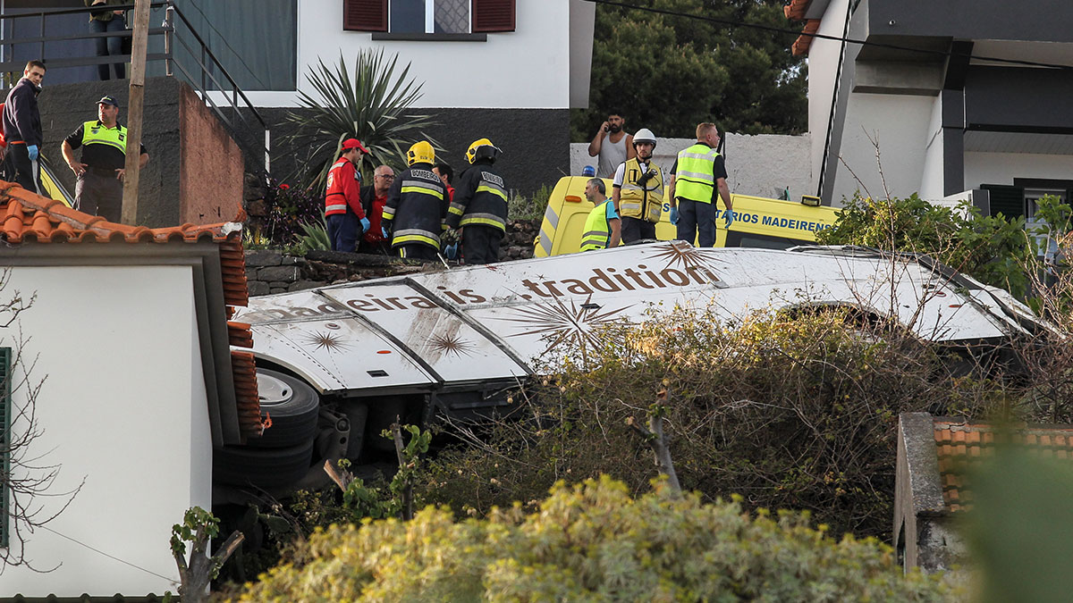 Portekiz'de feci kaza! Turistleri taşıyan otobüs devrildi, en az 28 ölü