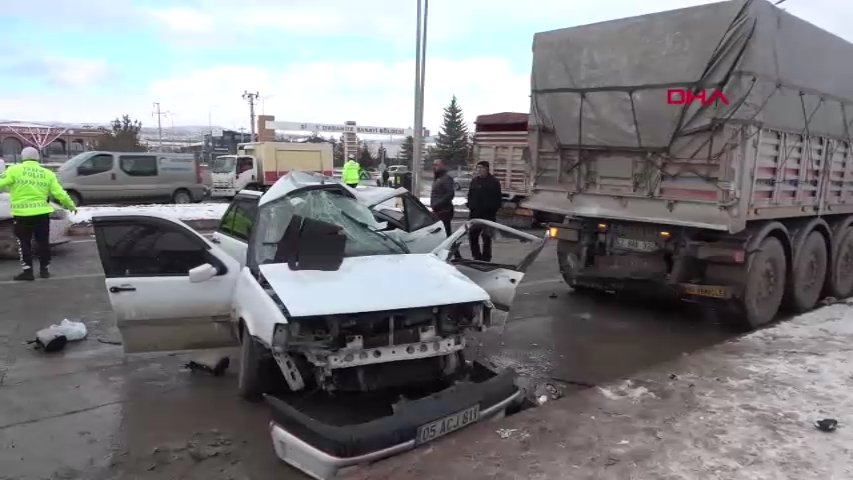 Park halindeki TIR'a çarpan sürücü ağır yaralı