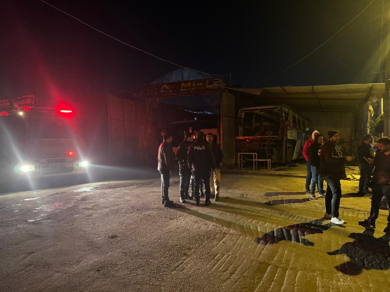 Antalya'da tamir atölyesinde yangın: 1 ölü