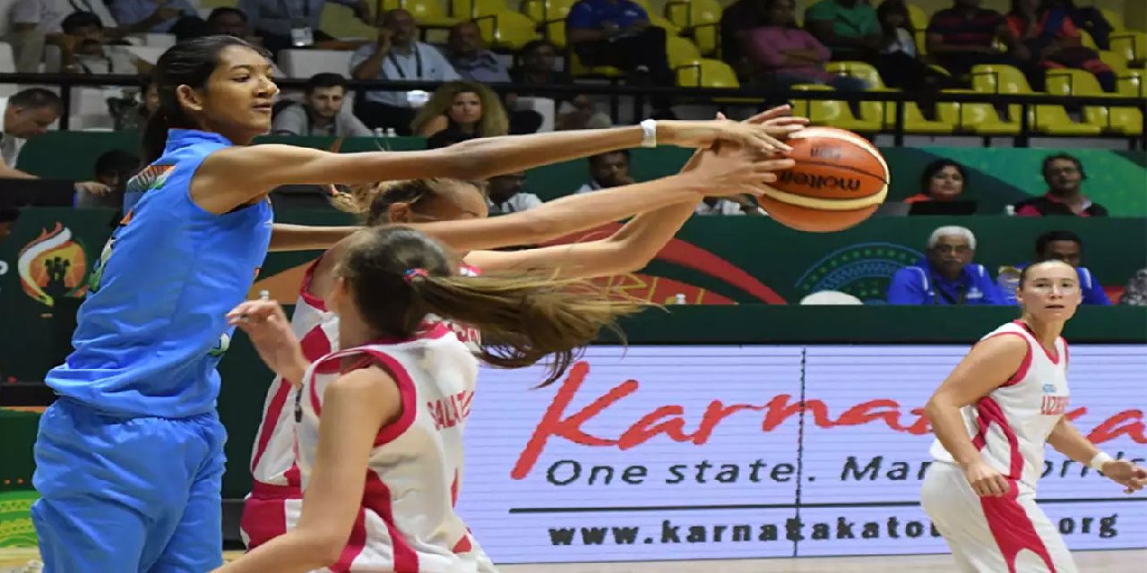 Oynayamaz dediler. 2.13'lük dev basketbolcu herkesi şaşırttı