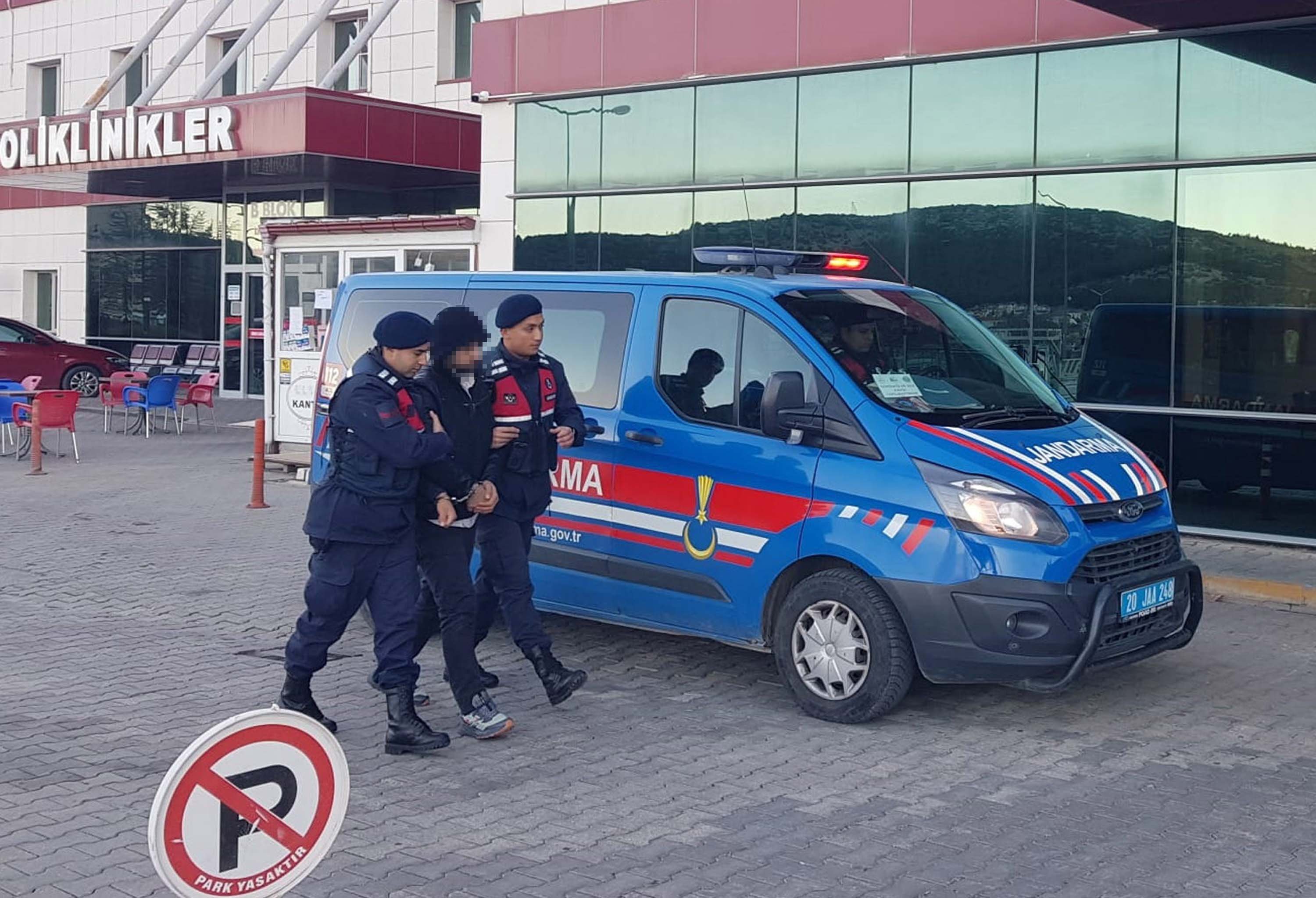 Kendini üsteğmen olarak tanıttı. Yaşlı adamı dolandıran kişi serbest bırakıldı