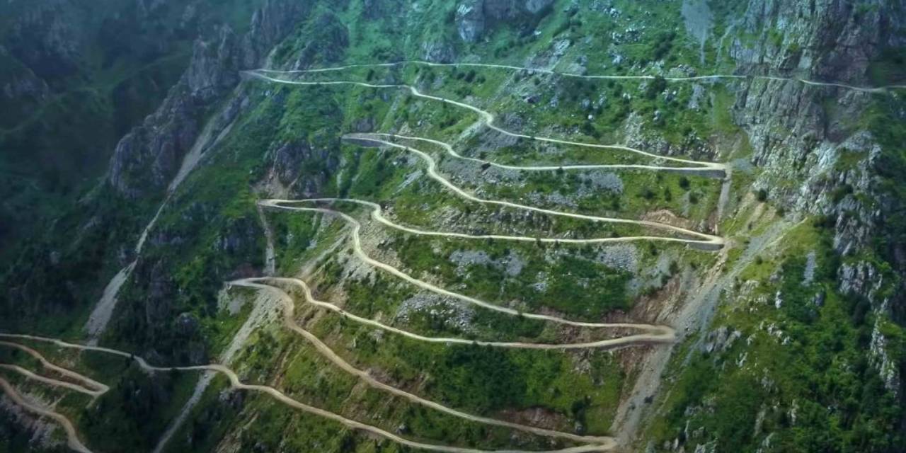 Dünyanın en tehlikeli karayolu Türkiye'de! Geçmek yürek istiyor