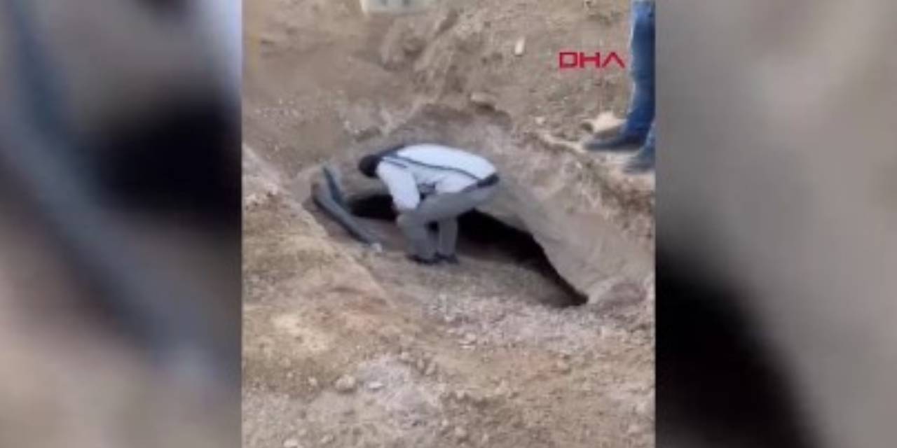 Yol çöktü. 4 tarihi küp bulundu