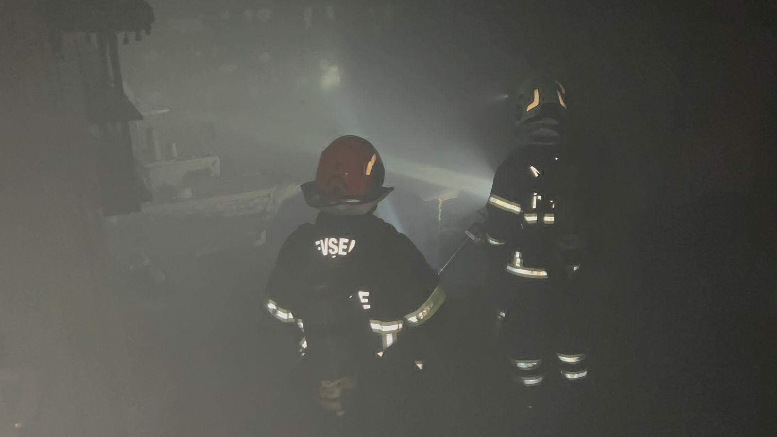 Depremden kurtuldu yangına yakalandı. İş yeri kül oldu