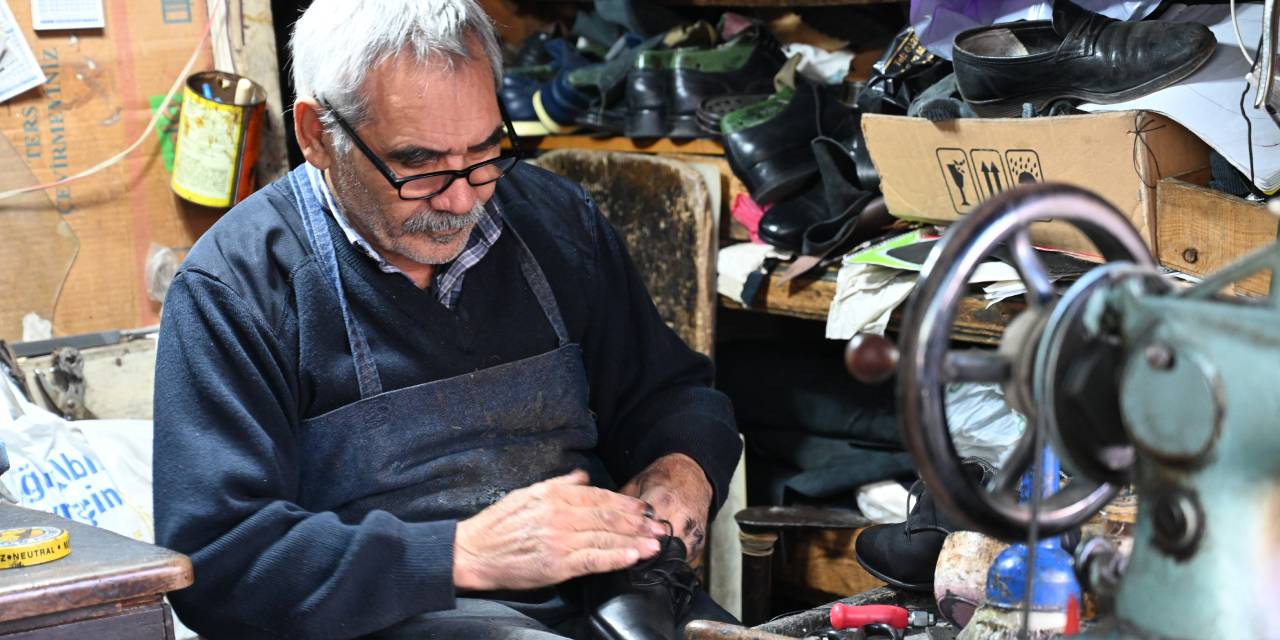 50 yıllık usta o modayı yaşatmaya çalışıyor. Müşteriler özellikle istiyor