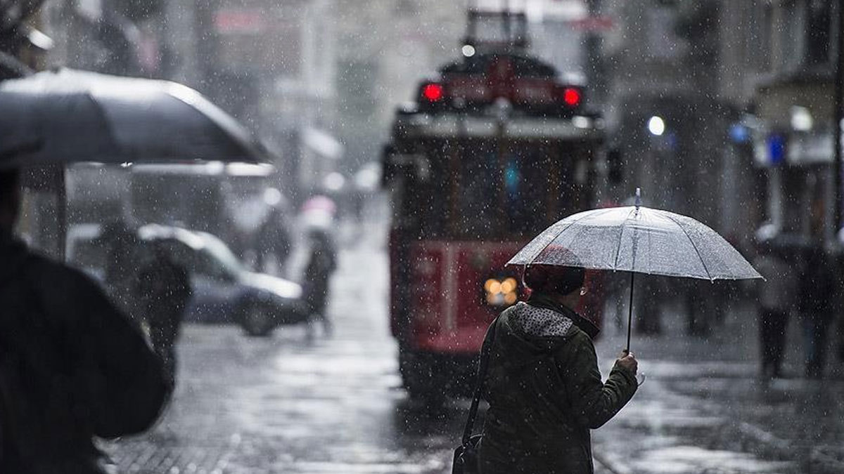 İstanbul'da yağmur başladı, işte Meteoroloji'den son uyarılar