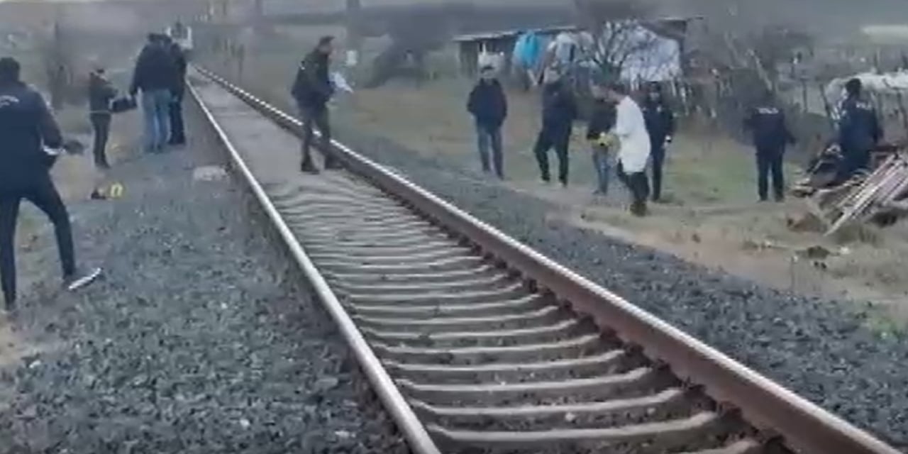 Rayların üstünde korkunç ölüm: Tren yayaya çarptı