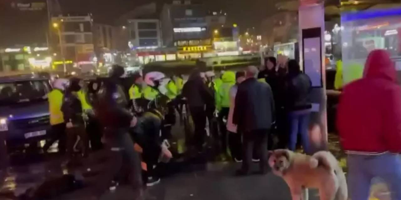 Polis otosuna çarpan sürücünün yakınları polise saldırdı. 8 gözaltı