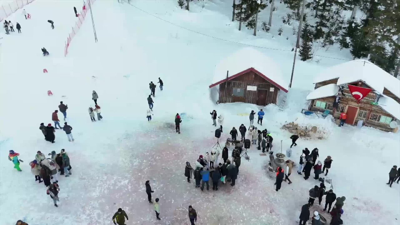 Artvin'de geleneksel kar şenliği düzenlendi