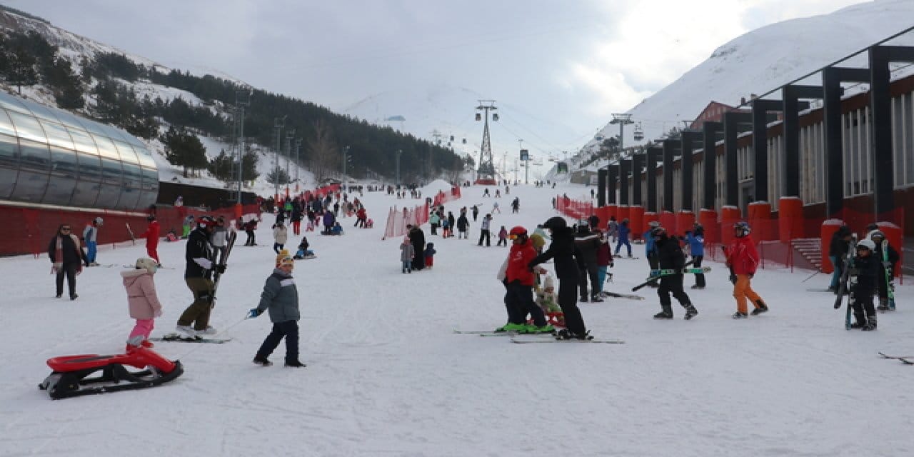 Palandöken'de hafta sonu yoğunluğu