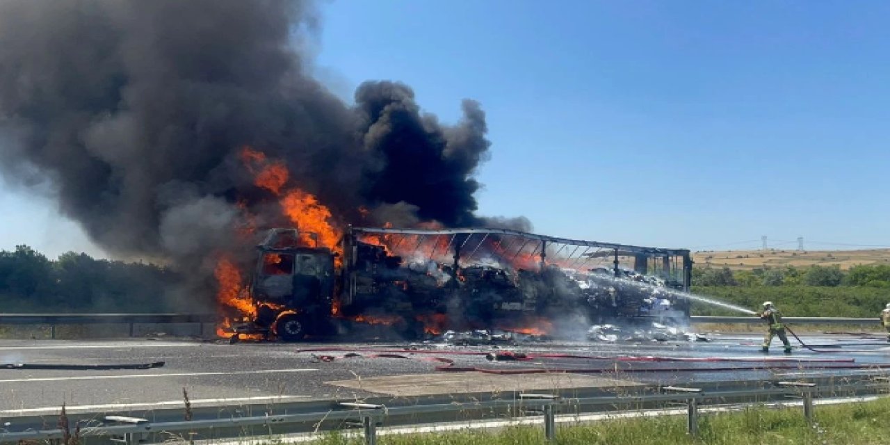 Kumaş yüklü tırda yangın çıktı