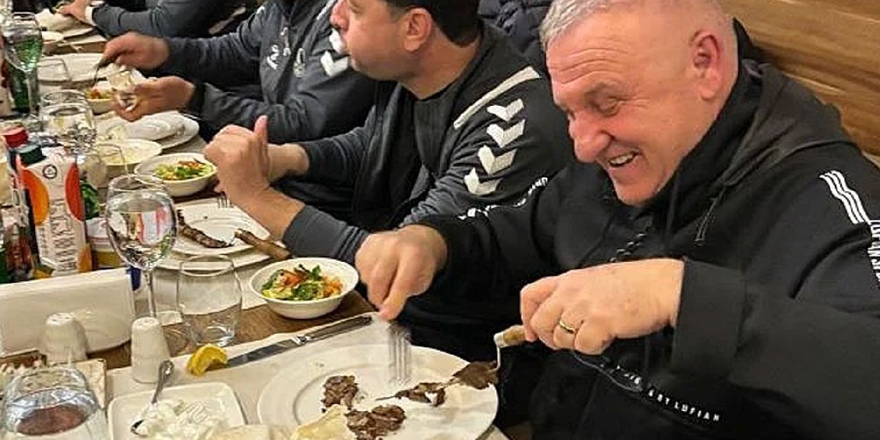 Sakaryaspor golsüz biten maçı cağ kebabı yiyerek kutladı