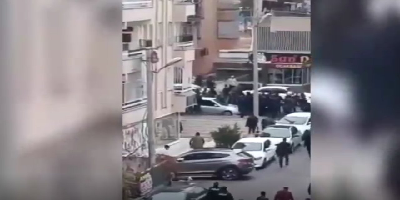 Taziye evinden çıkıp bıçaklı kavgaya tutuştular