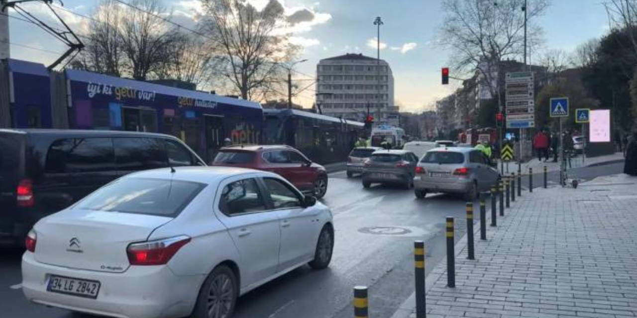 İstanbul'da feci kaza. 1 kişi tramvayın altında kaldı