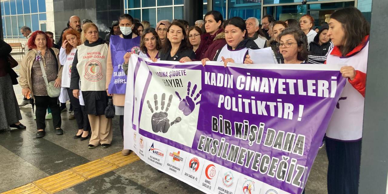 Mersin'de sağlık çalışanlarından kadın cinayetlerine tepki