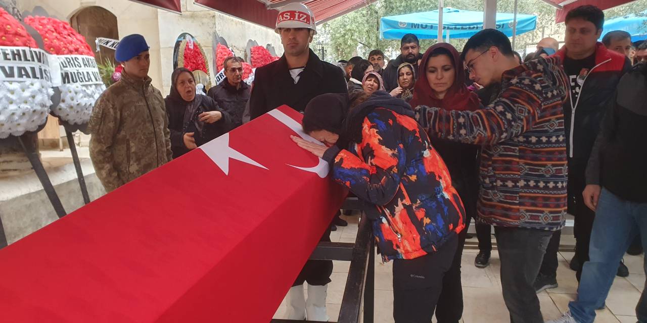 Helikopter kazasında hayatını kaybeden pilot Bayram Çiçek toprağa verildi